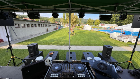 Pohled z DJ's zázemí